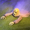 Halloween zombi dekoráció villogó szemekkel, hanggal